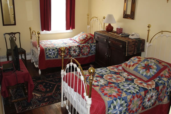 The Leesburg Colonial Inn - Rooms
